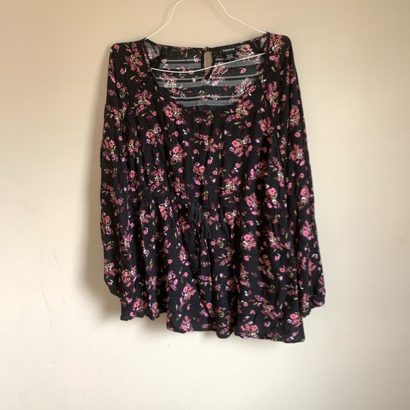 torrid Tops - TORRID size 3 22/24 Black Floral Long sleeve top